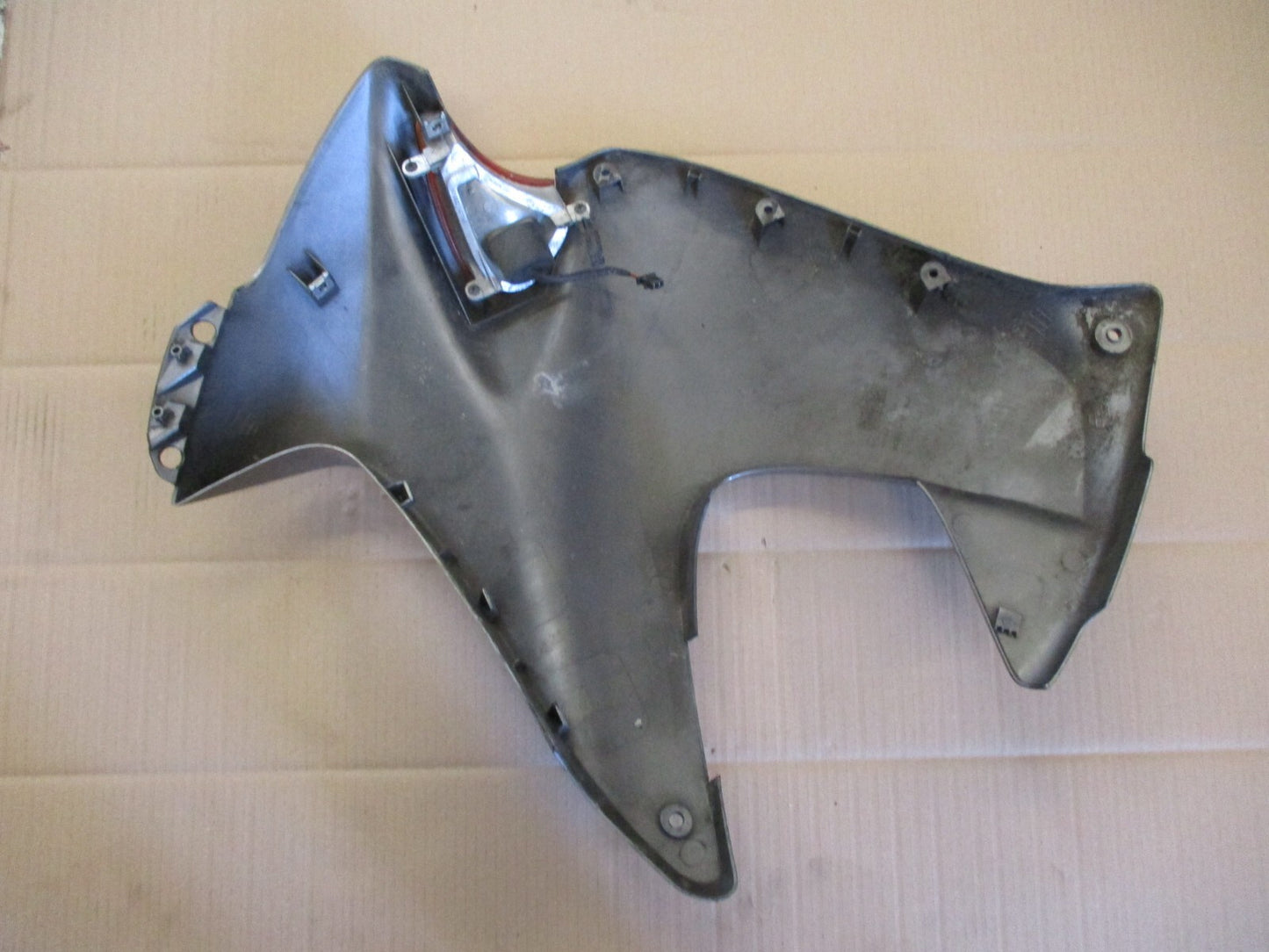Flanc de carénage gauche pour Honda 125 XLV Varadéro - JC32