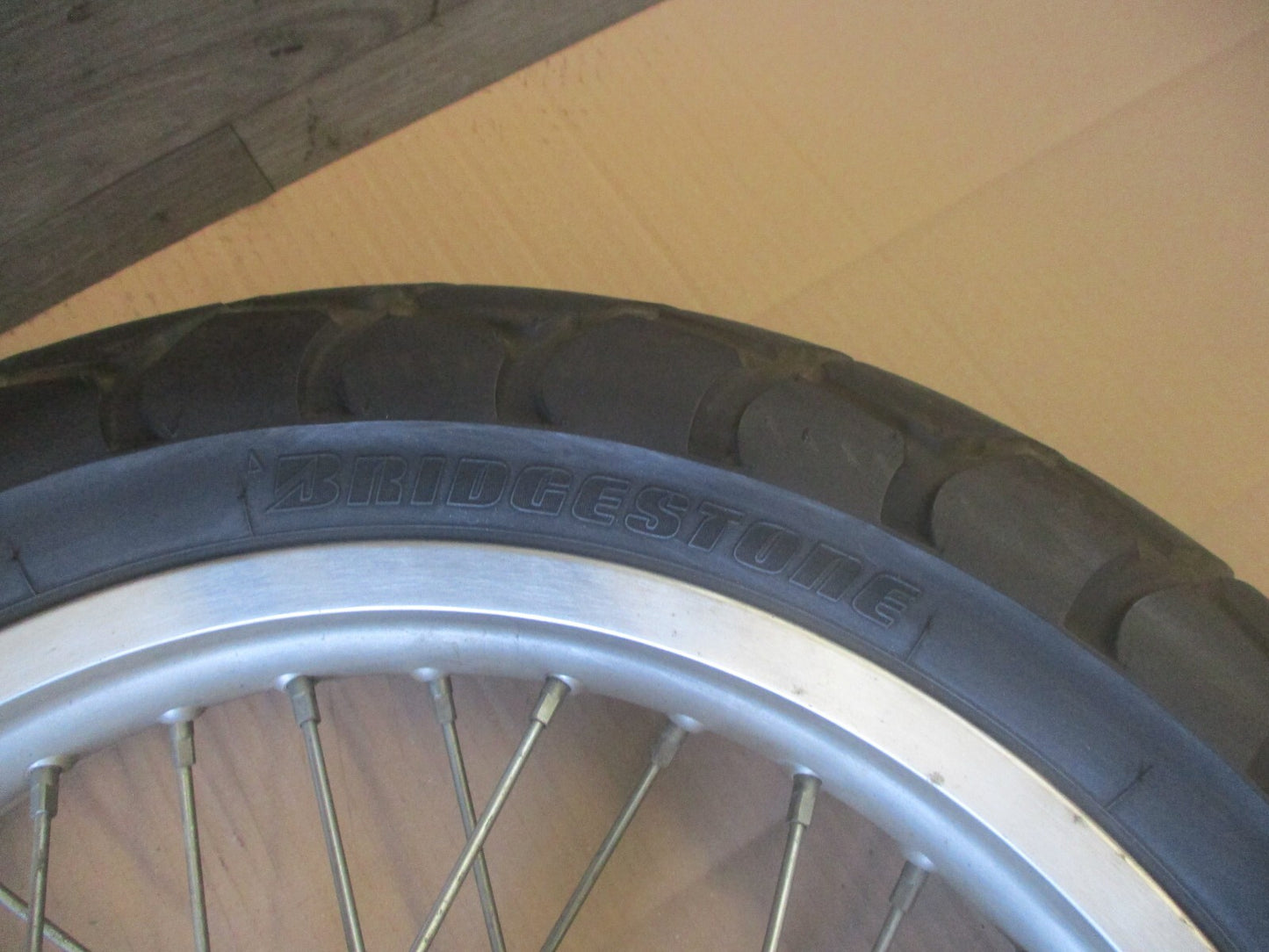 Roue avant avec pneu BRIDGESTON TW-203 bon état Yamaha 125 TW - DE01 - DE054