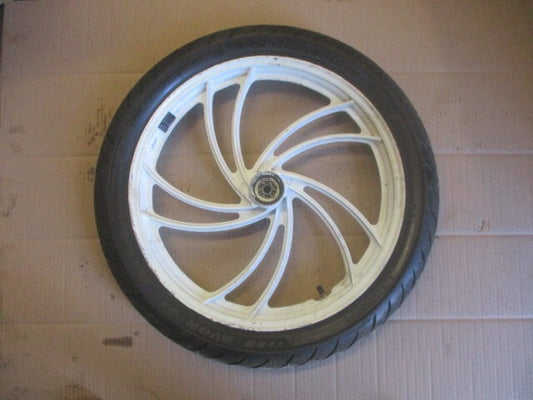 Roue avant avec pneu très peu utilisé pour Yamaha 125 RDLC - 10W