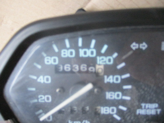 Bloc compteur compte tours pour Honda 650 NX Dominator - RD08A - 94356 kms