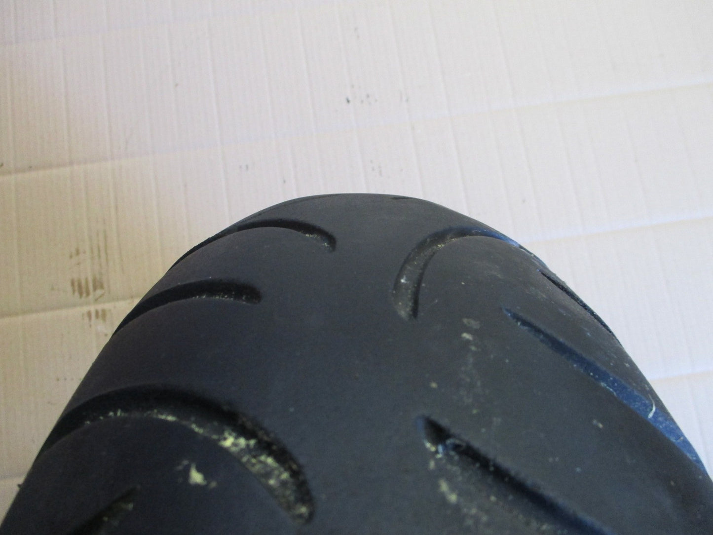 Roue arrière avec pneu très peu roulé pour Honda 650 NTV REVERE - RC33