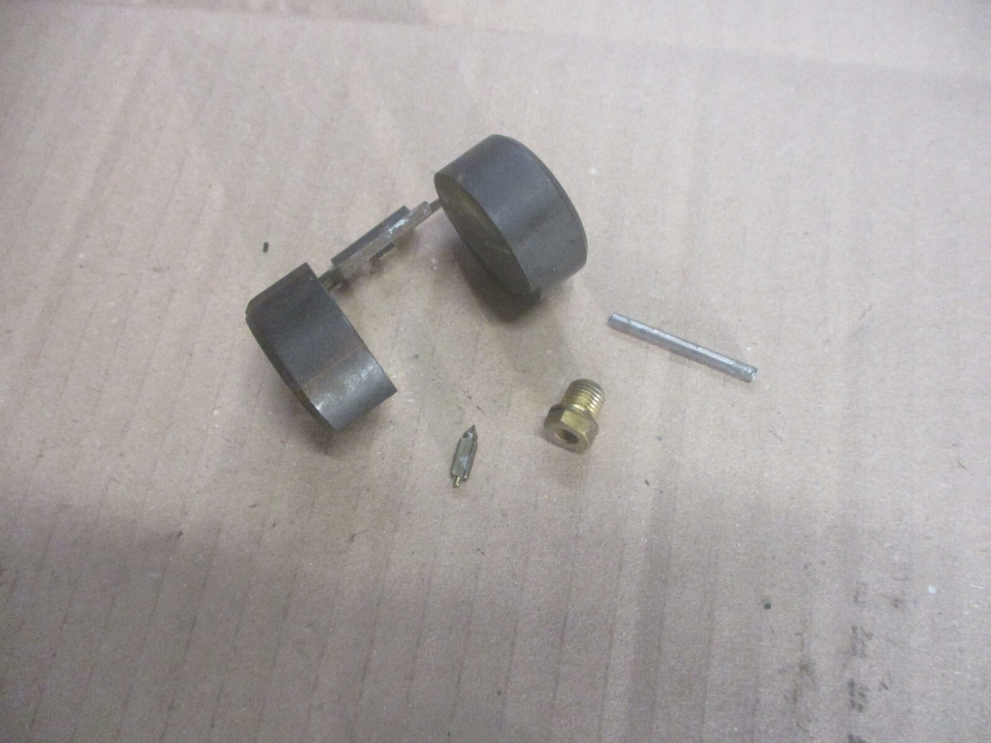 Flotteur + pointeau de carburateur Yamaha 125 DTMX - 2A8 - modèle électronique