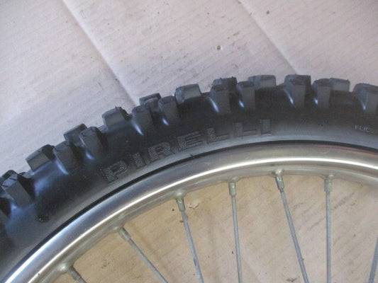 Roue avant avec pneu PIRELLI très peu roulé pour Suzuki 125 TSX - SF13A