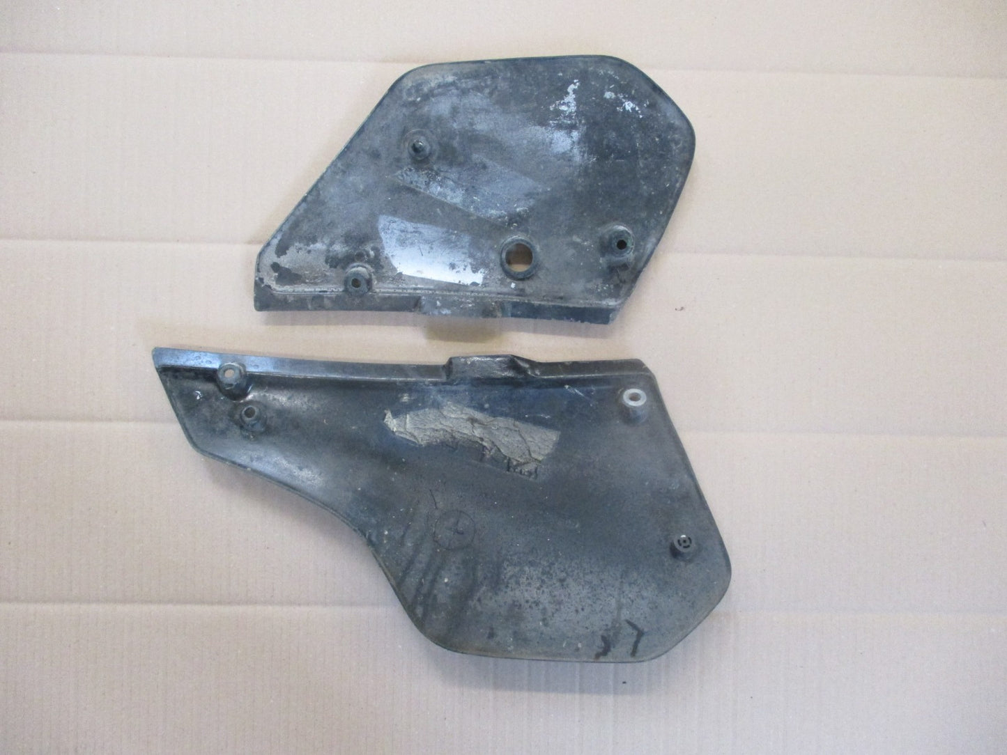 Caches latéraux pour Kawasaki 125 KMX - MX125B