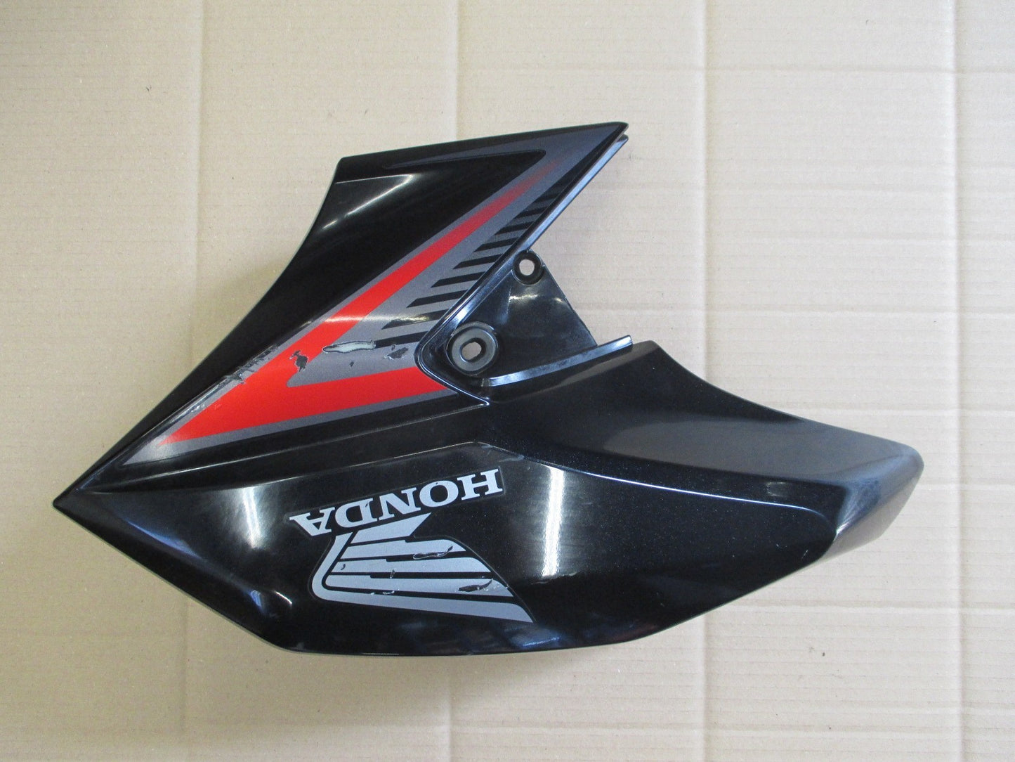 Flanc de carénage droit pour Honda 125 CBF - JC74