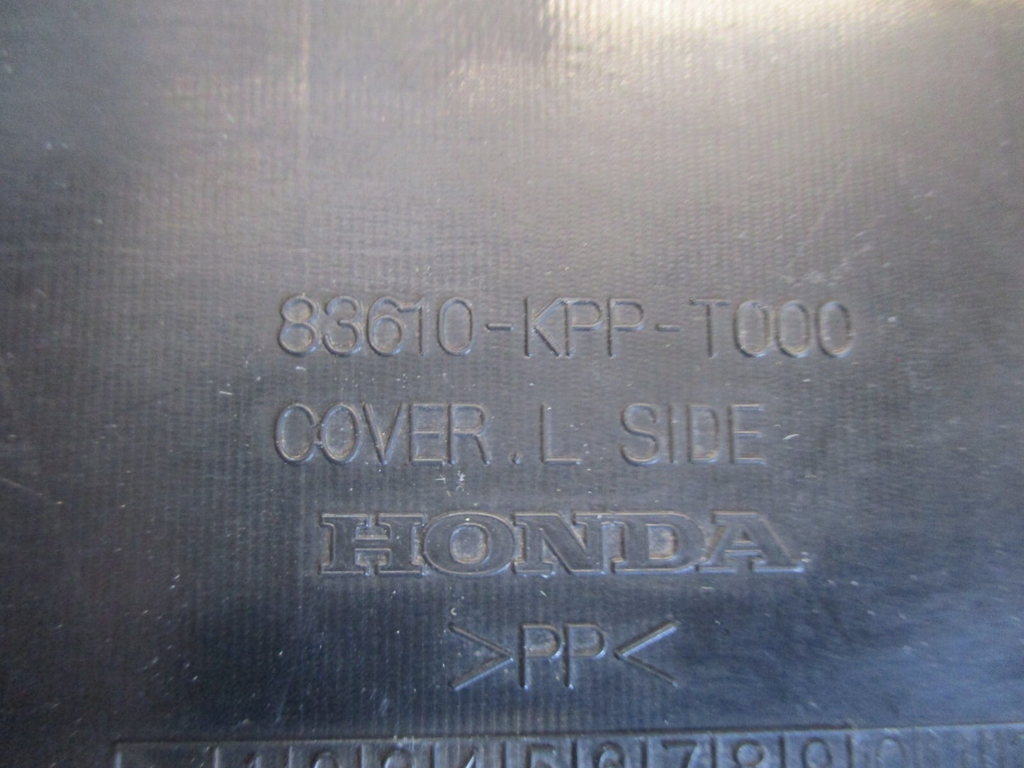 Cache latéral gauche pour Honda 125 CBR - JC50 - 2011 / 2018