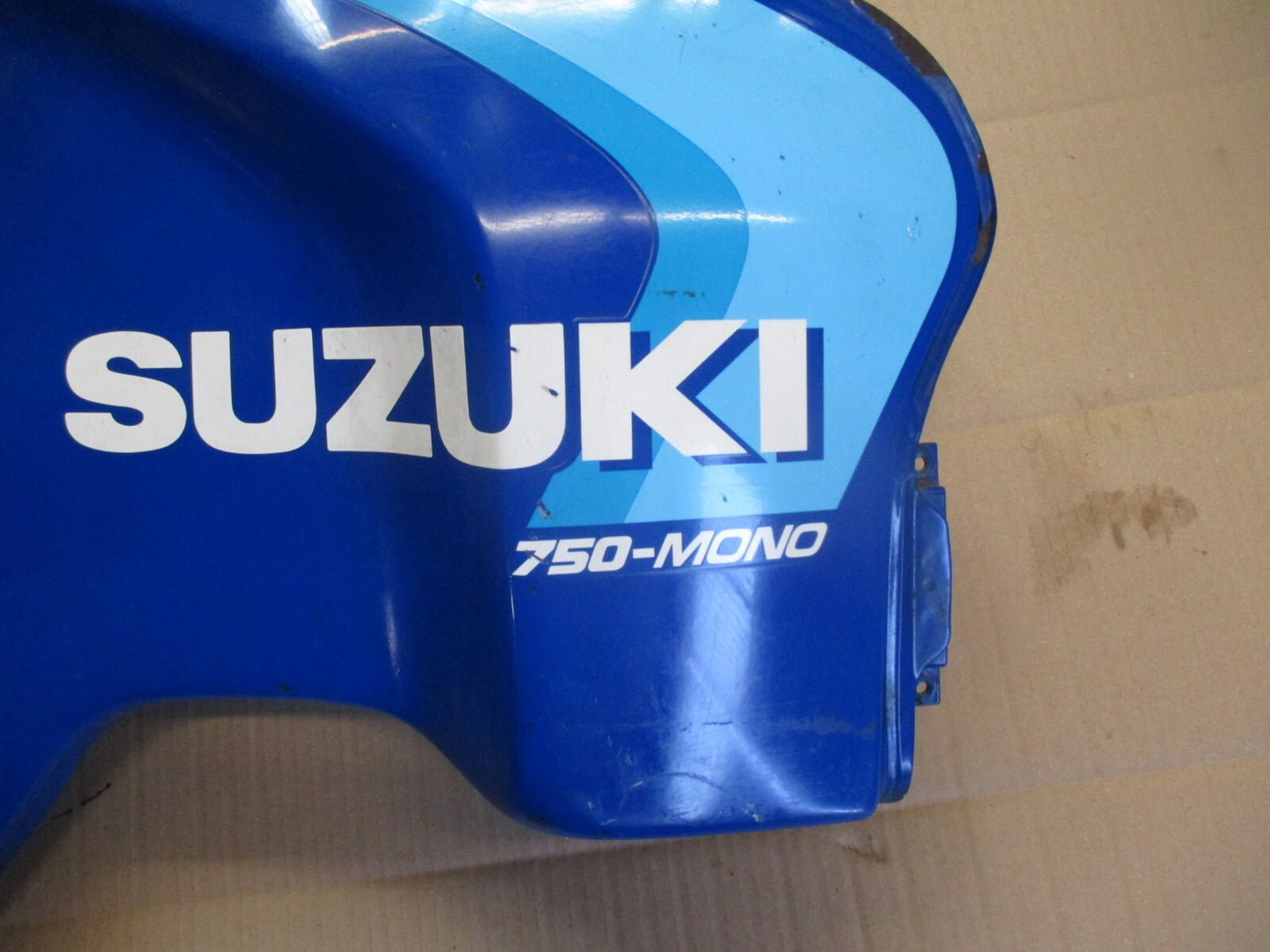 Réservoir droit et gauche pour Suzuki 750 DR - 800 DR - SR41 - SR42A