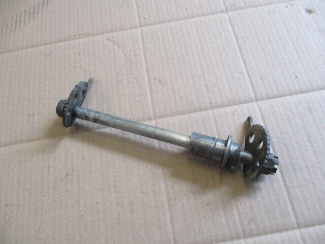 Axe de roue arrière pour Yamaha 125 DTLC - 10V