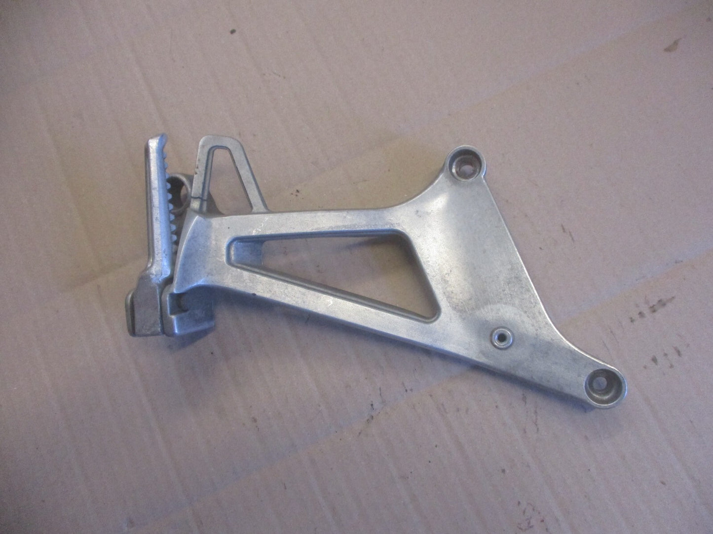 Platine cale pied arrière droite pour Honda 750 VFR - RC36 - Phase 1 - 1990/1993