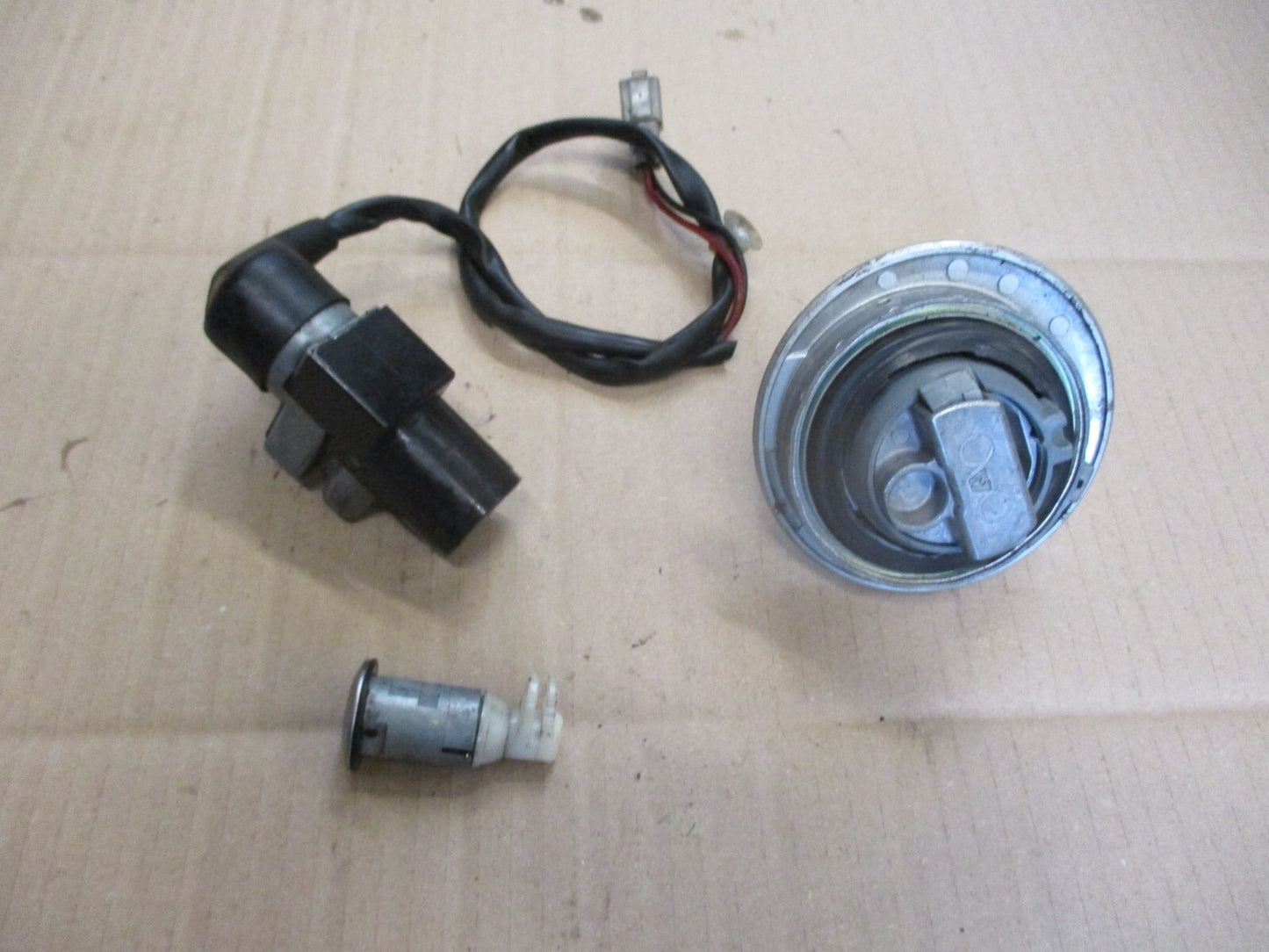 Nieman + bouchon + serrure de selle pour Honda 125 CBR - JC50 - 2011 / 2018