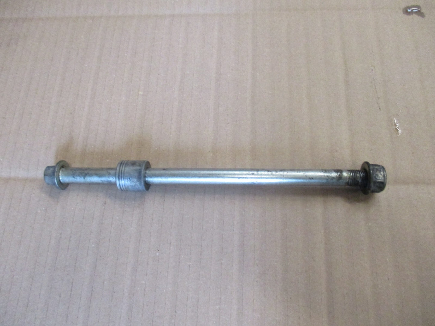 Axe de roue avant pour Honda 125 CBR - JC50 - 2011 / 2018