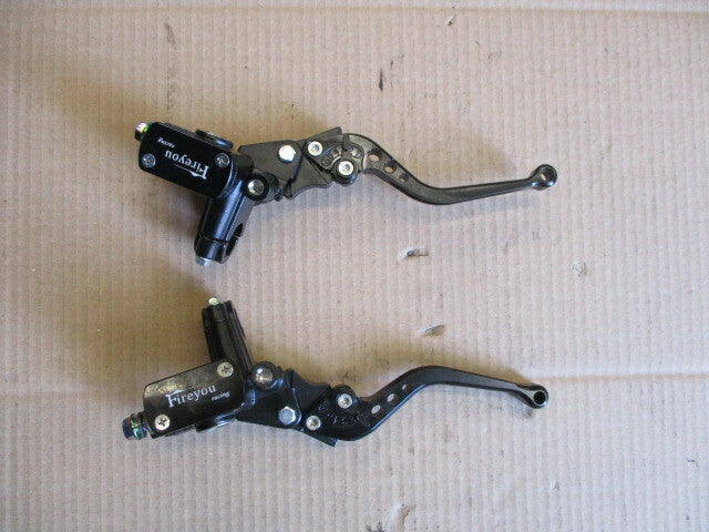 Maitre cylindre de frein avant et arrière NEUFS pour motos, scooter 50 - 125 cm3