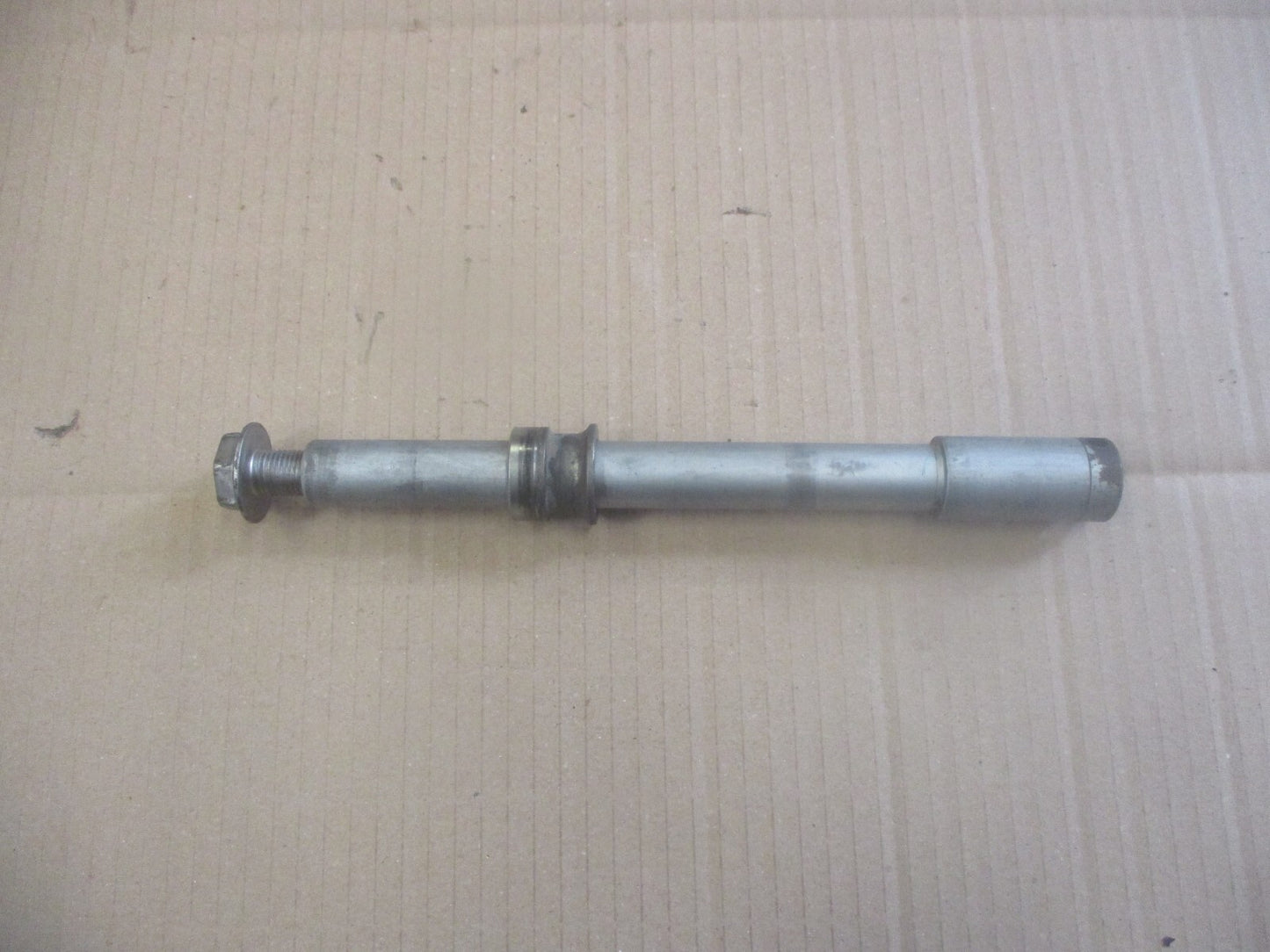 Axe de roue avant pour Honda 750 VFR - RC24