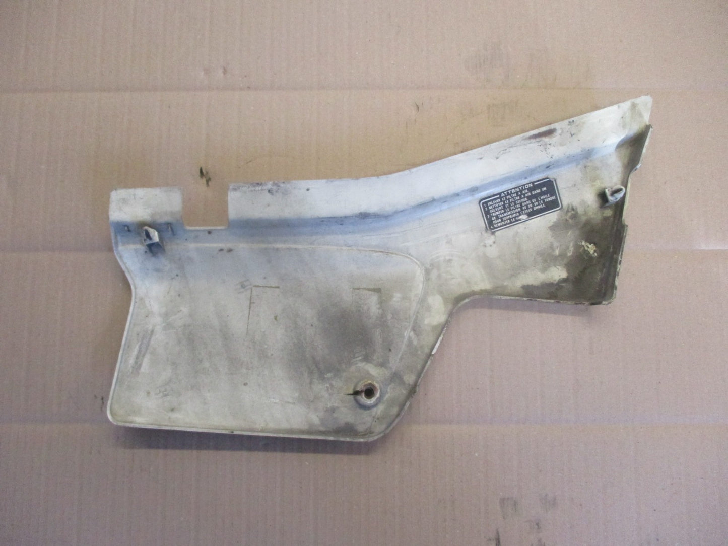 Cache latéral gauche pour Honda 125 XLR - JD04