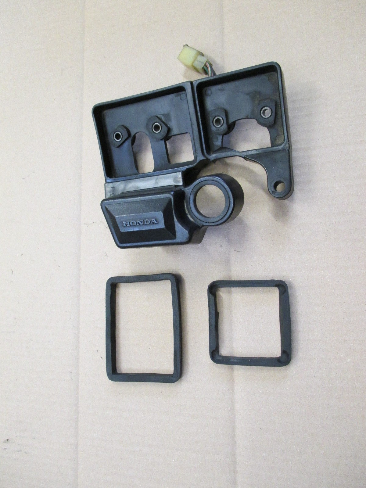 Support compteur compte tours + porte fusibles Honda 600 XLL - XLM - XLLM - PD04