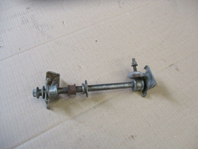 Axe de roue arrière pour Suzuki 125 DR - SF41A