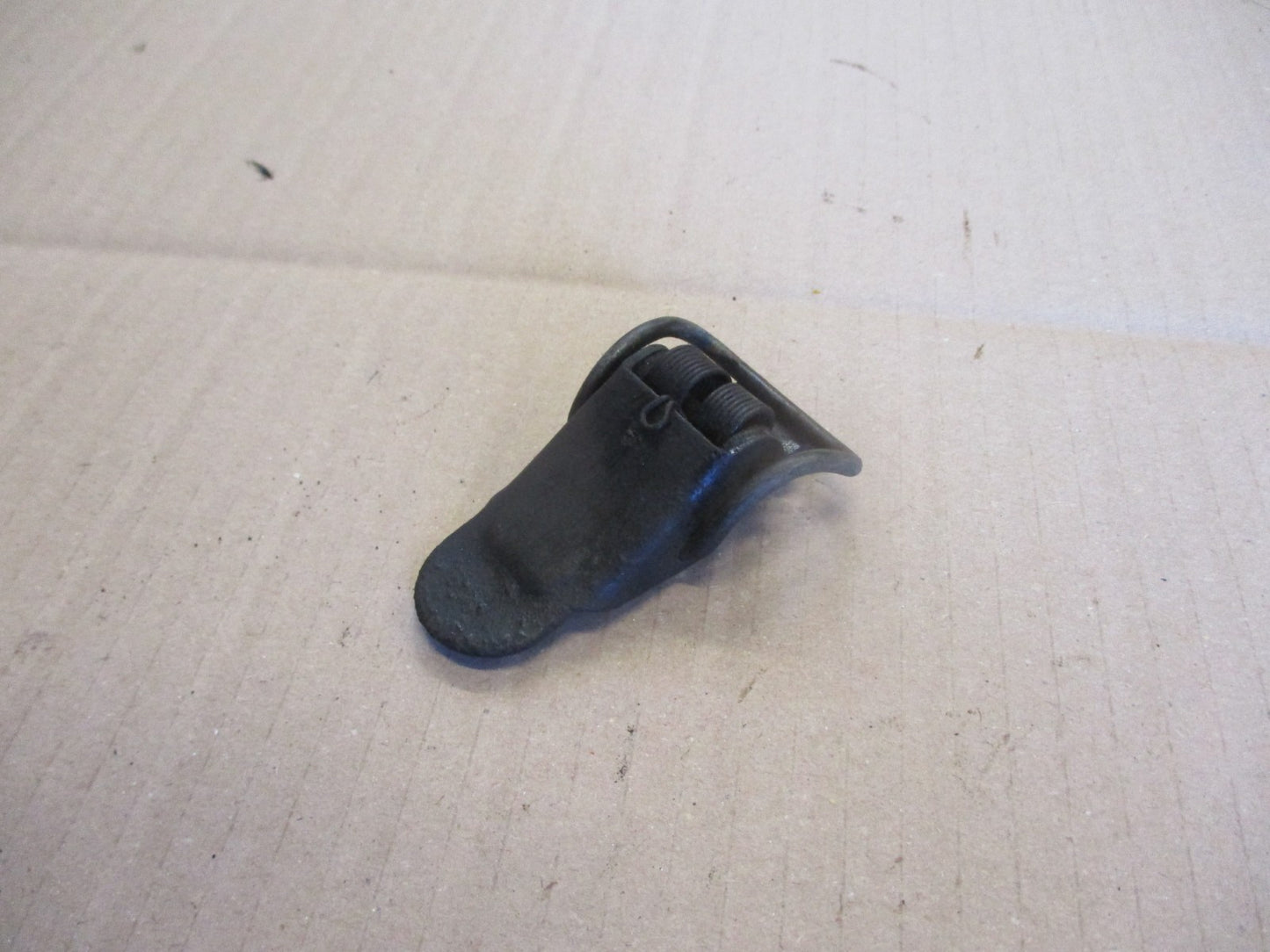 Fermeture de selle pour Yamaha 125 AT1 - AT2