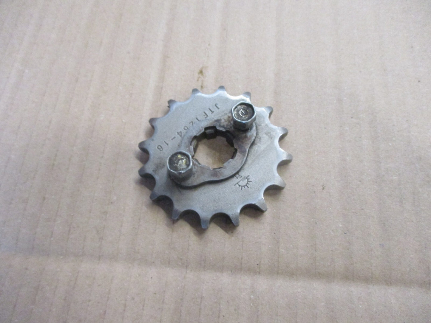 Pignon sortie de boite pour Honda 125 CBR - JC50 - 2011 / 2018