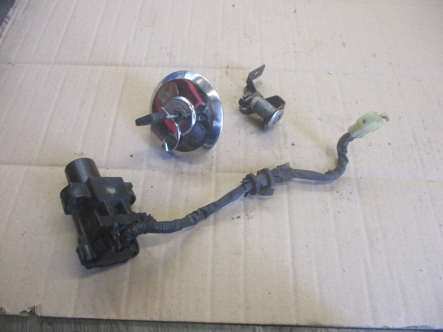 Nieman + bouchon + serrure de selle pour Honda 125 XLV Varadéro - JC32