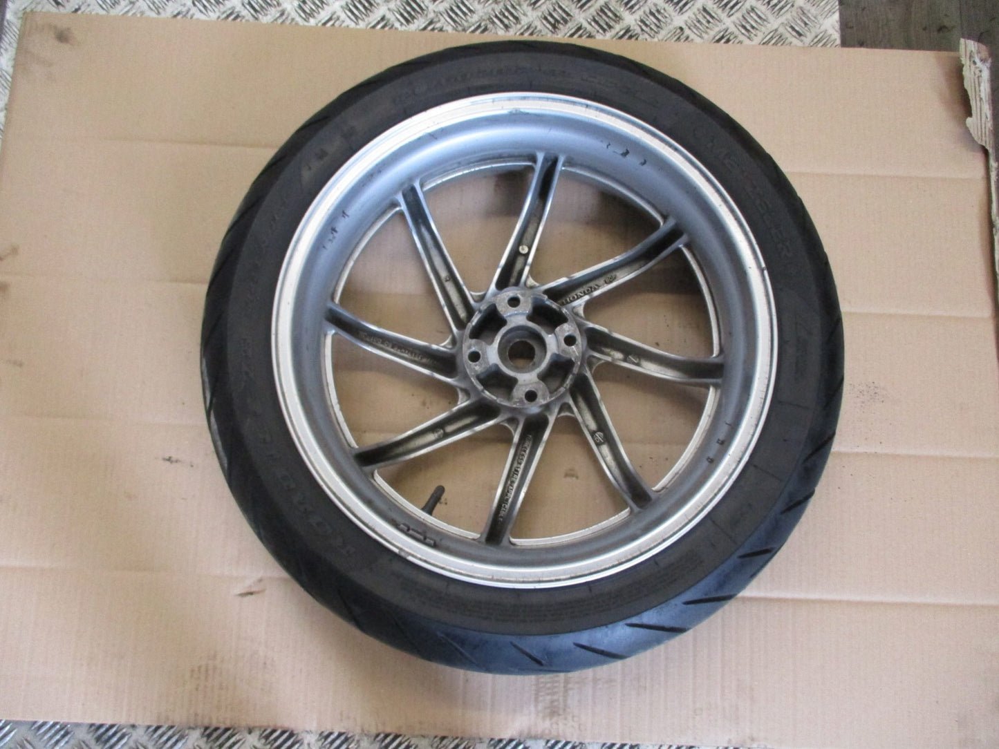Roue arrière avec pneu bon état pour Honda 750 VFR - RC36 - Type 1 - 1990/1993