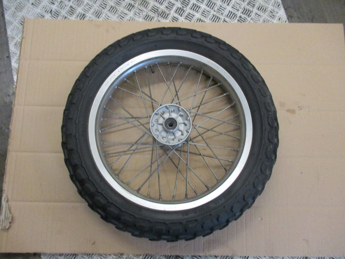 Roue avant avec pneu bon état pour Yamaha 125 TW - DE01 - DE054
