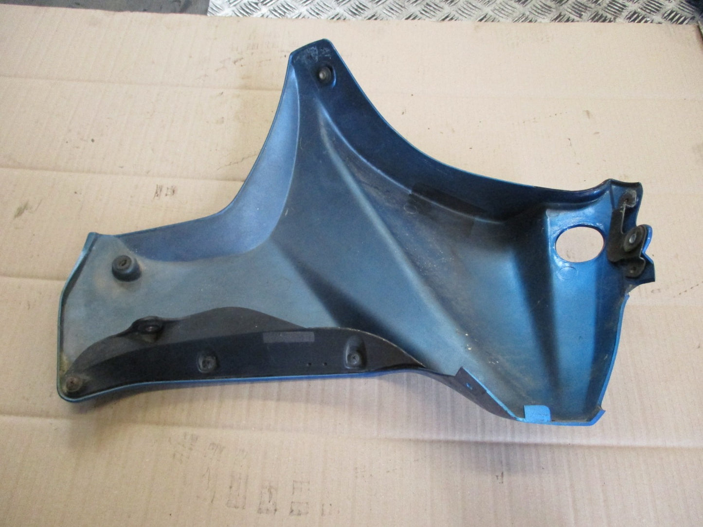 Flanc de carénage gauche pour Suzuki 650 DR RS SE - SP42A - SP43A