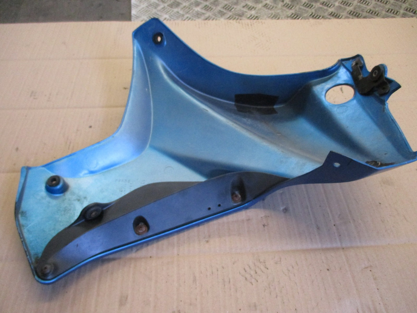 Flanc de carénage gauche pour Suzuki 650 DR RS SE - SP42A - SP43A