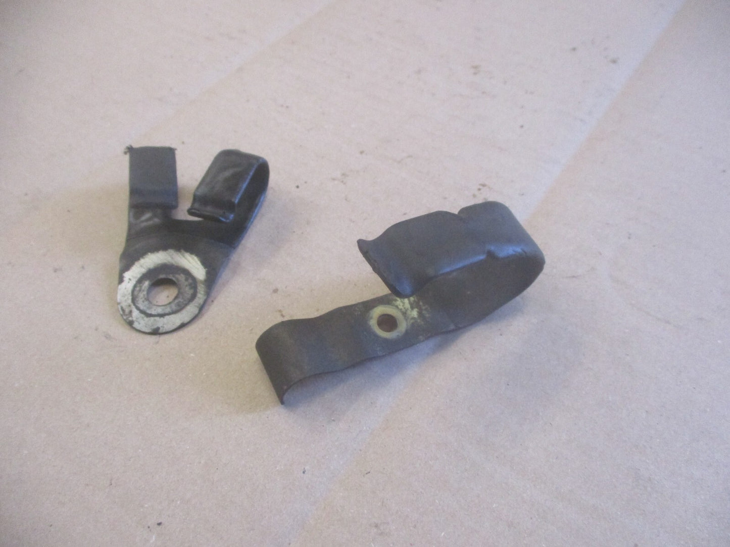 Pattes de maintien circuit électrique pour Honda 125 CBT - CB125T - 125 Twin