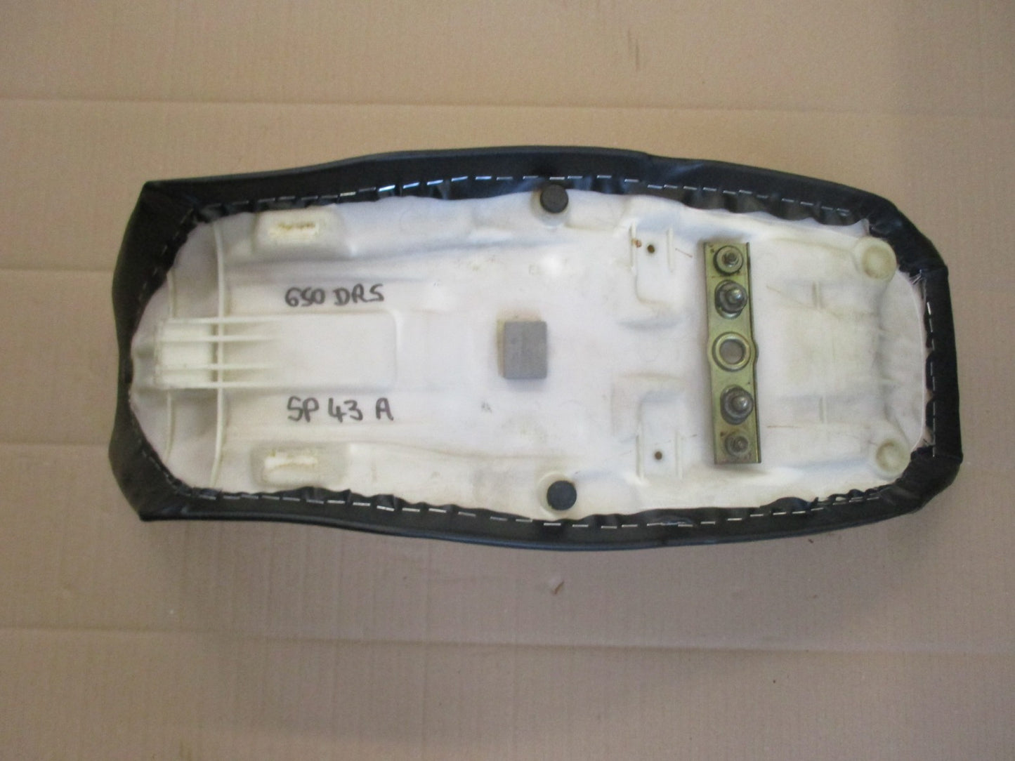 Selle refaite à neuf pour Suzuki 650 DR RS SE - SP42A - SP43A