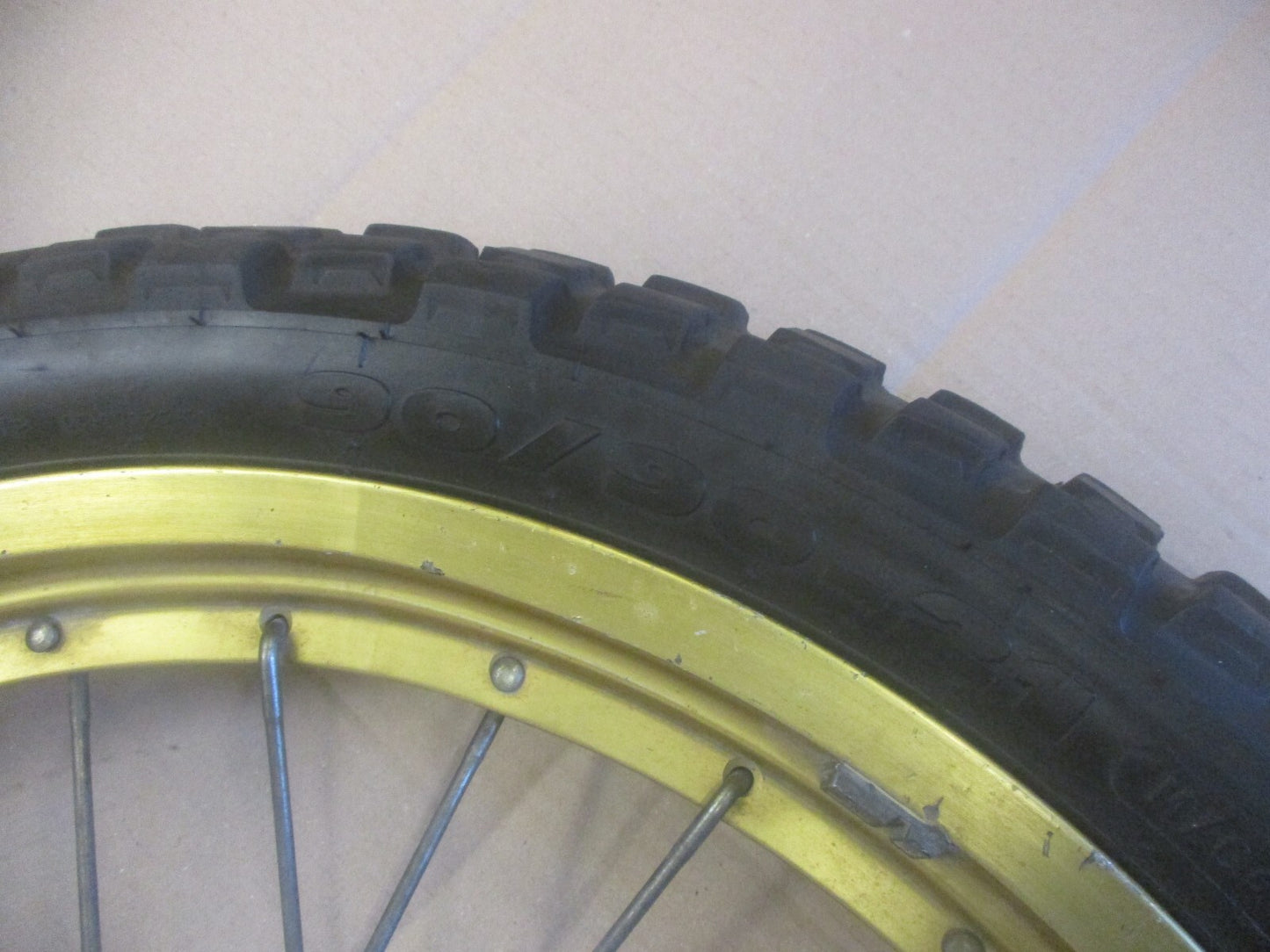 Roue avant avec pneu MICHELIN peu roulé pour Honda 600 XLL - XLM - XLLM - PD04