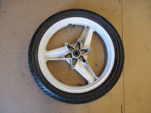 Roue avant avec pneu BT45F quasi neuf Honda 600 CBR - PC19