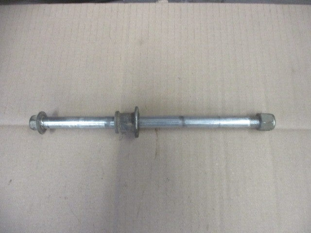 Axe de roue avant pour Suzuki 125 DR - SF43B
