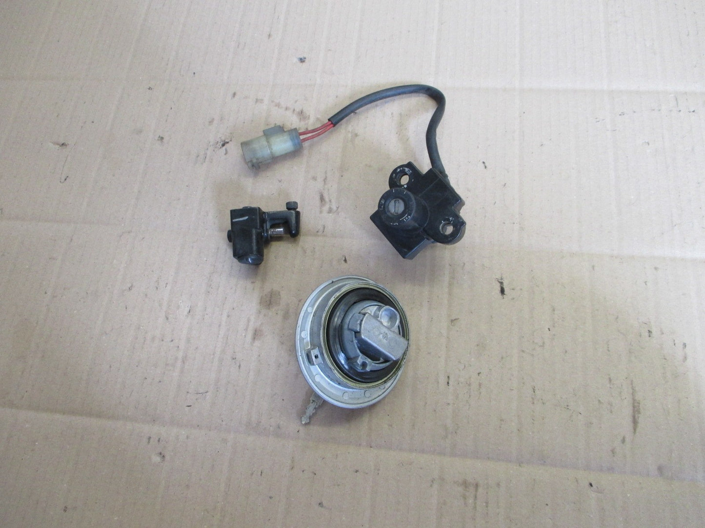 Nieman + bouchon + serrure de casque pour Honda 650 Dominator - RD08A