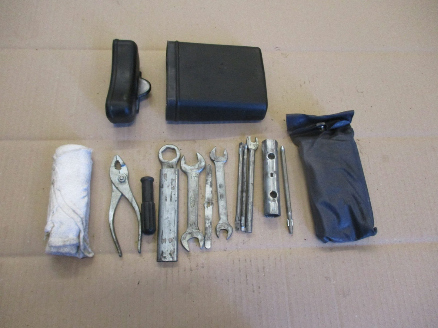 Boite outils + pochette + outils pour Honda 125 CBT - CB125T - 125 Twin