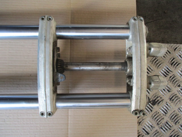 Fourche pour moto tout terrain d'époque
