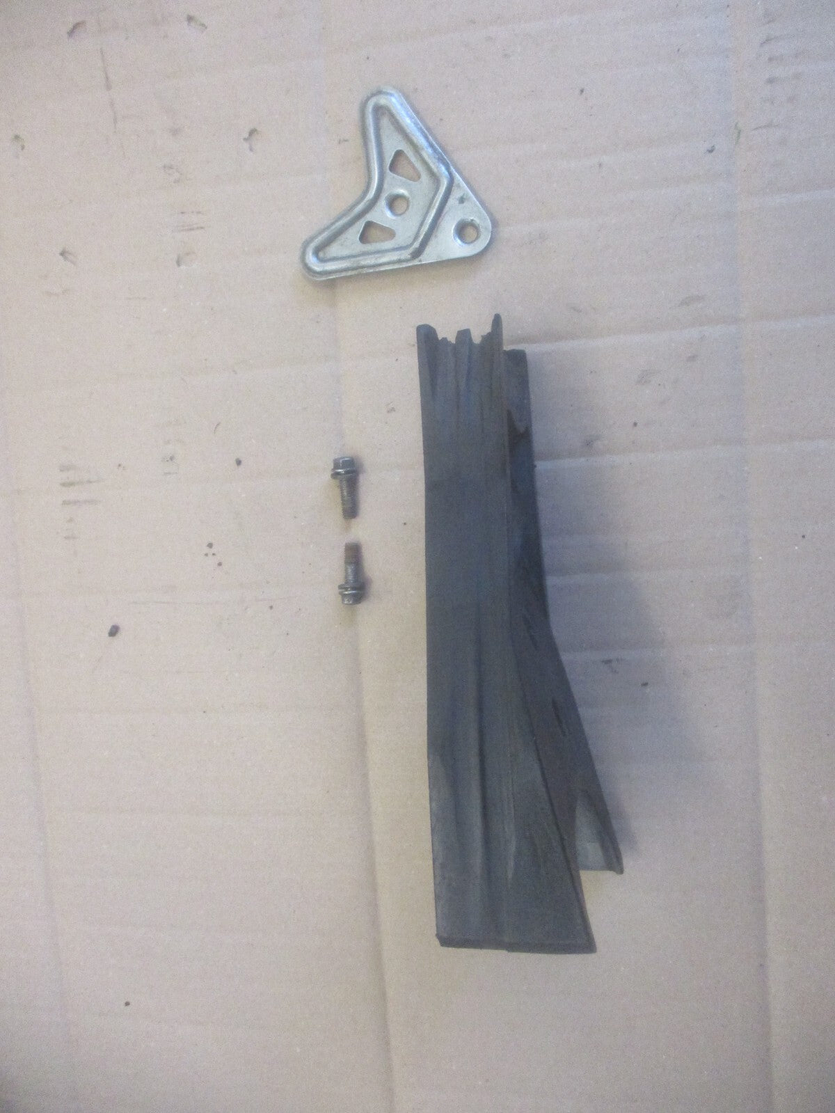 Patin de chaîne + fixation pour Yamaha 600 TTR - DJ01 - 1999