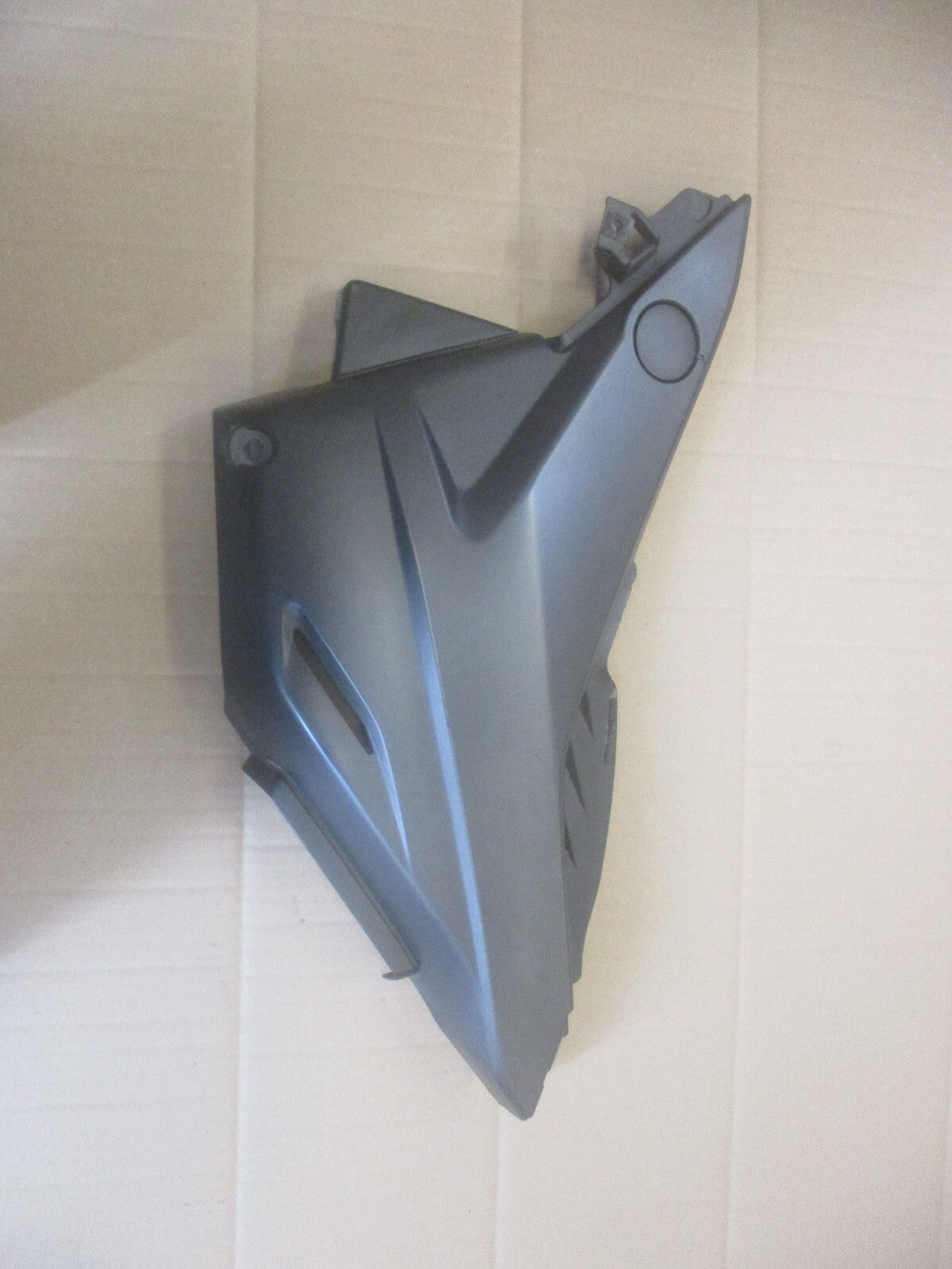 Flanc de carénage gauche pour Honda 125 CBF - JC40A