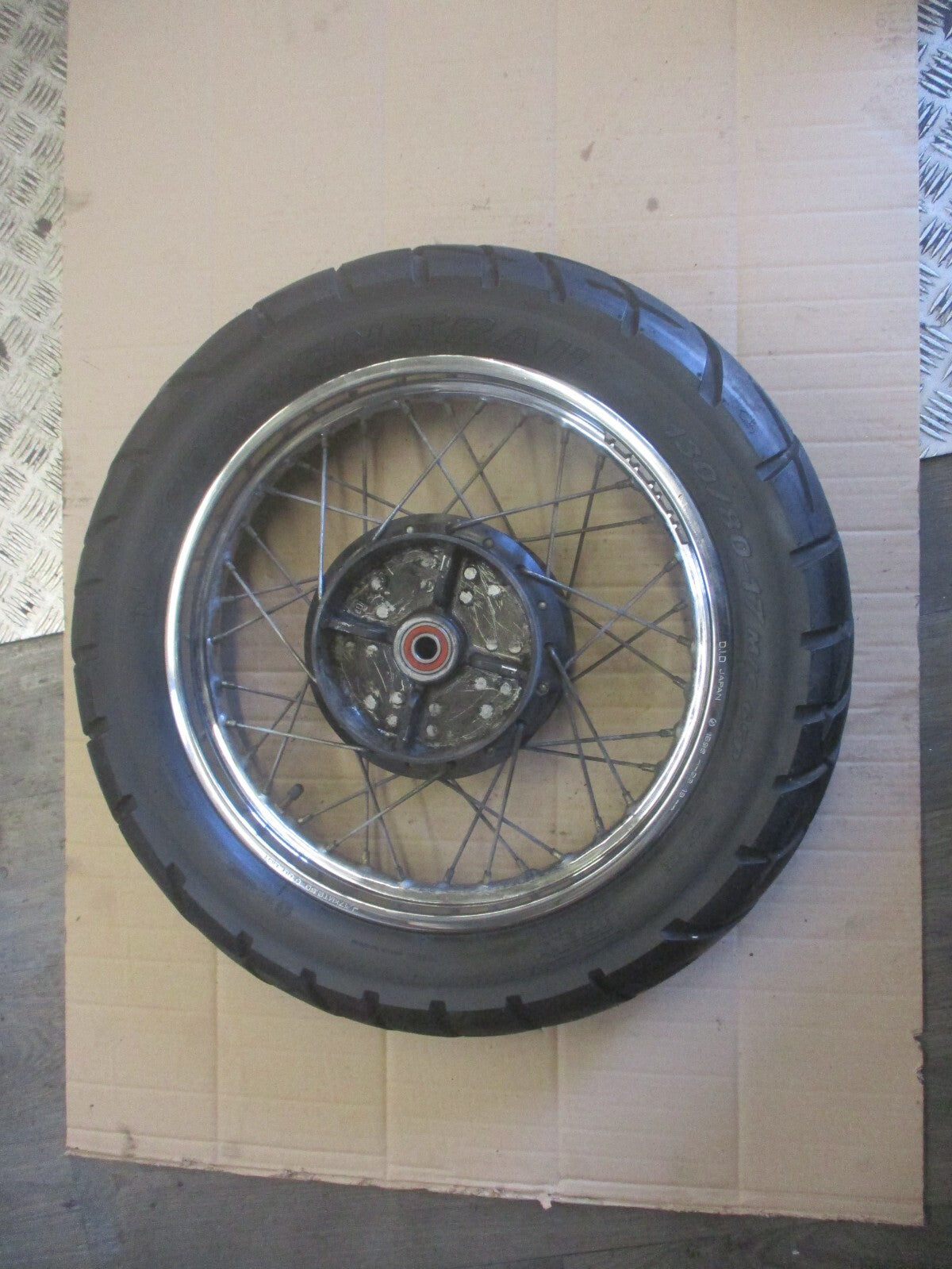 Roue arrière acier chromé avec pneu bon état Yamaha 600 XTE - 3TB - 4PT - DJ02