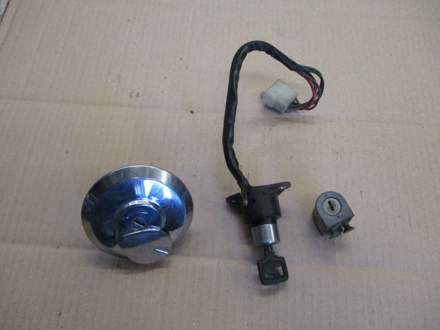 Nieman + bouchon essence + bloc direction pour Honda 125 CM - JC05