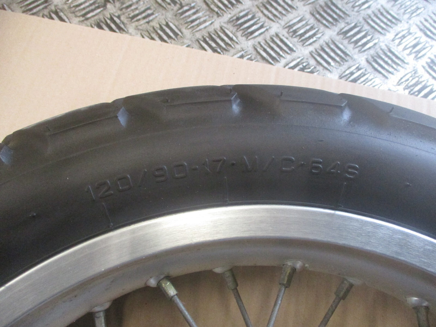 Roue arrière avec pneu MEDZELER peu roulé Honda 650 FX - VIGOR - SLR - RD09