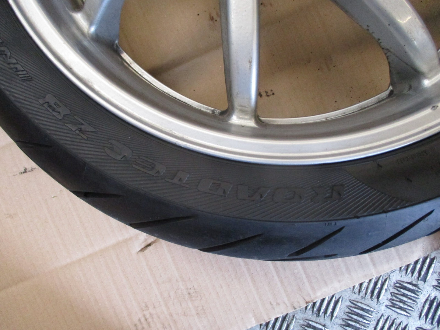 Roue arrière avec pneu bon état pour Honda 750 VFR - RC36 - Type 1 - 1990/1993