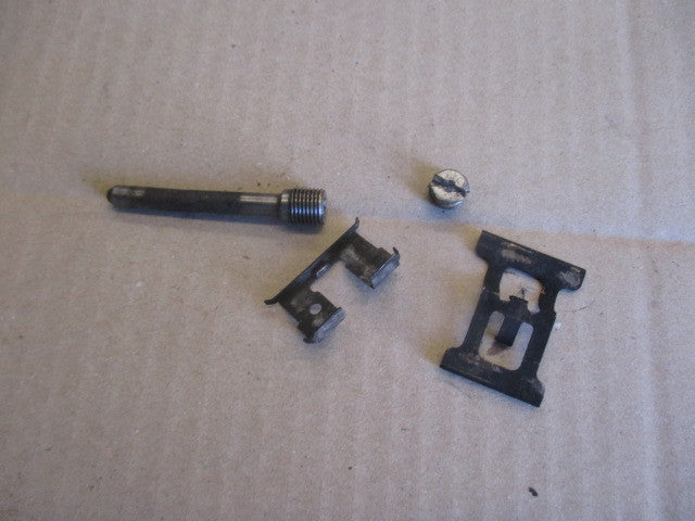 Axe de fixation plaquettes frein arrière pour Honda 650 NTV REVERE - RC33