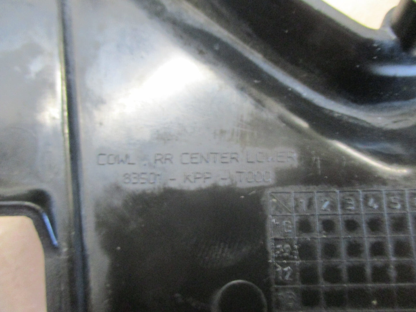 Cache central inférieur arrière pour Honda 125 CBR - JC50 - 2011 / 2018