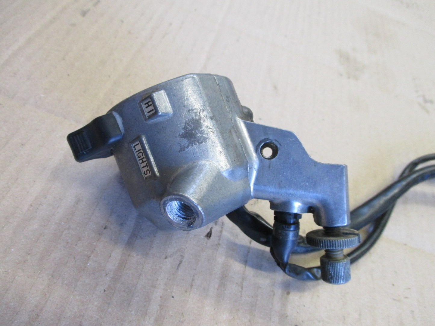 Cocotte gauche pour Honda 125 CBT - CB125T - 125 Twin