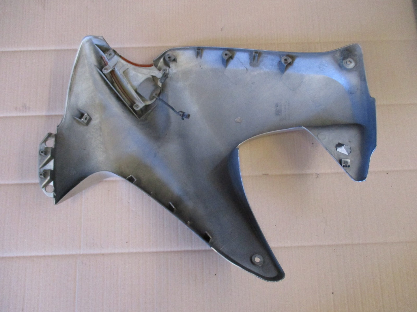 Flanc de carénage gauche pour Honda 125 XLV Varadéro - JC32