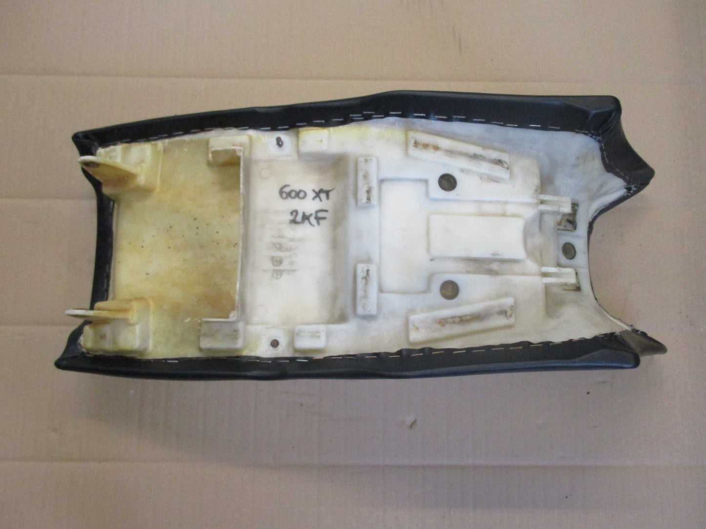 Selle refaite à neuf pour Yamaha 600 XT - 2KF