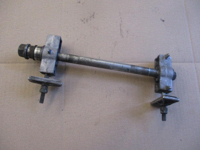 Axe de roue arrière pour Honda 650 NX Dominator - RD02 - RD08A