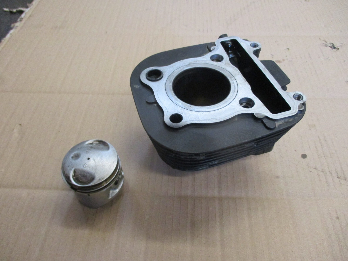 Cylindre / piston pour Yamaha 125 TW - DE01 - DE054
