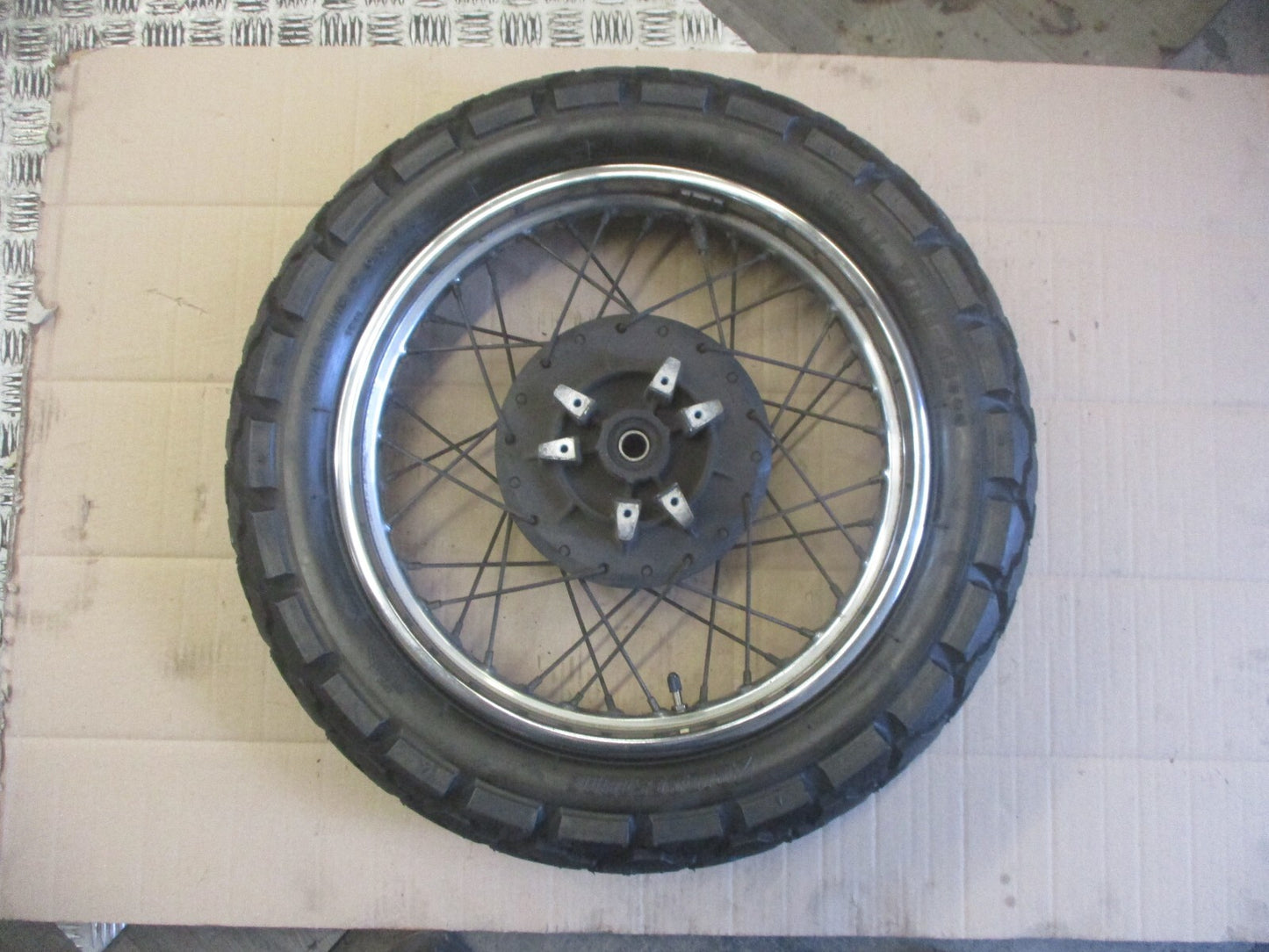 Roue arrière acier chromé avec pneu bon état Yamaha 600 XTE - 3TB - 4PT - DJ02