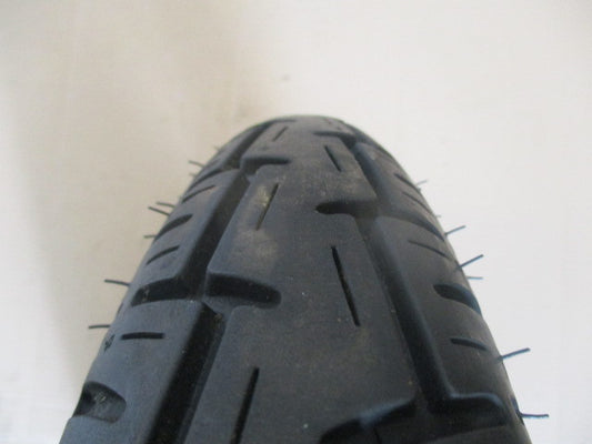 Roue arrière avec pneu très bon état Yamaha 125 YBR - RE031 - Modèle carburateur